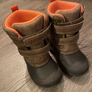 Carters toddler boy snow boots size 6